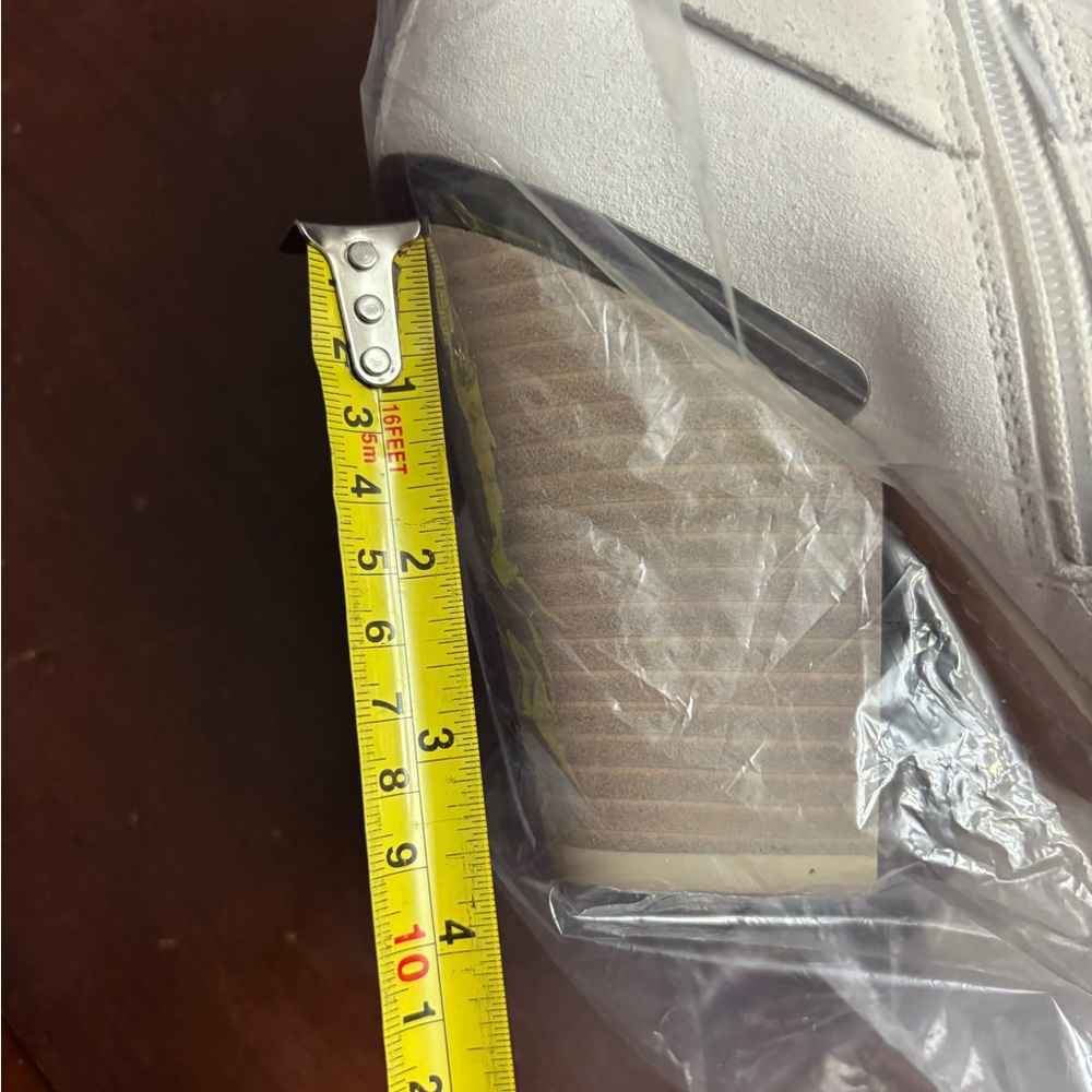 Off white Chelsea suede booties w gun metal ankle accessory size 8.5 Y2K preppy - Picture 10 of 10